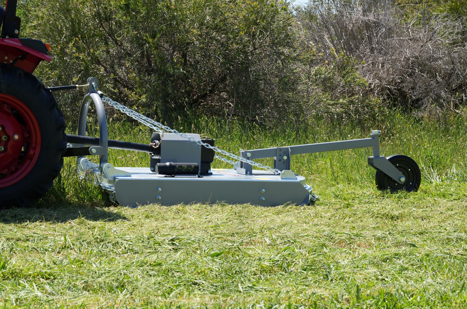AGMAX-Slasher-SL120Z-4 The AGMAX SL120Z galvanised slasher in action.