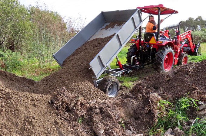 Unloading is quick and easy with an AGMAX hydraulic tipping trailer