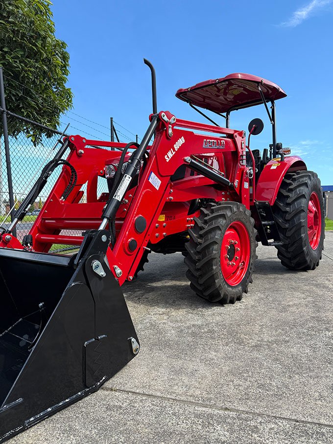 APOLLO 704 - 70hp, 4WD tractor with 4-in-1 loader - get more work done in less time.