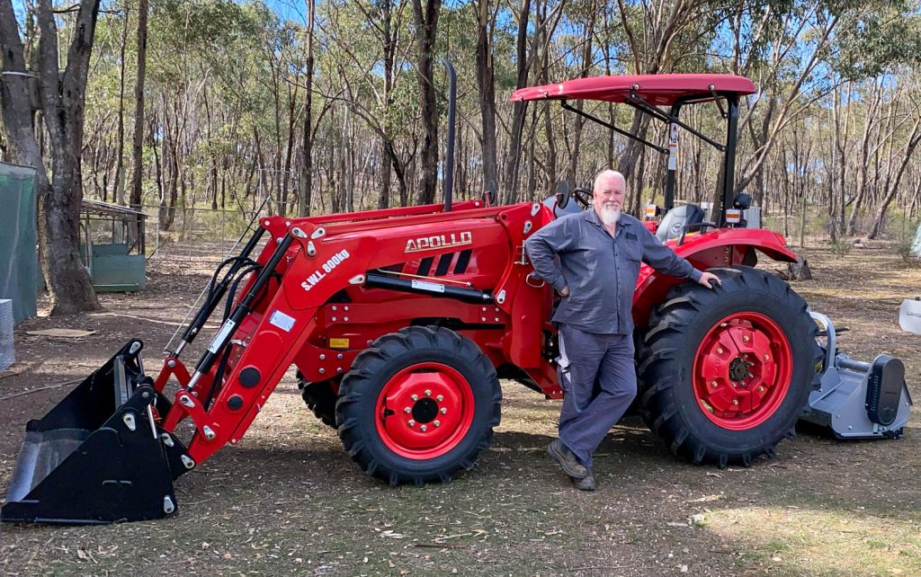 APOLLO 604 with 4-in-1 loader & AGMAX 175cm flail mower